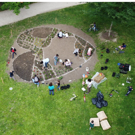 teambulding, land art, oeuvre participative, oeuvre collective, jardinage, permaculture, mandala, dessin vivant
